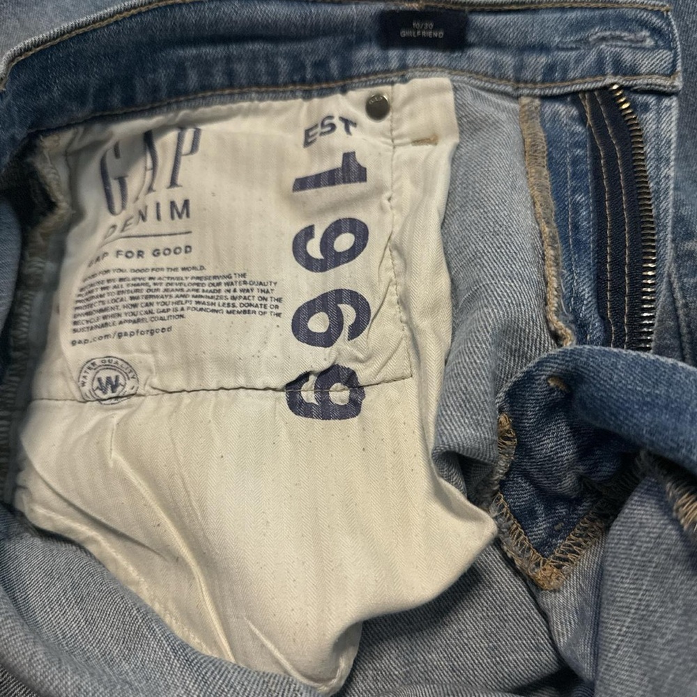 GAP Boyfriend Jeans in Faded Blue - Picture 3 of 4